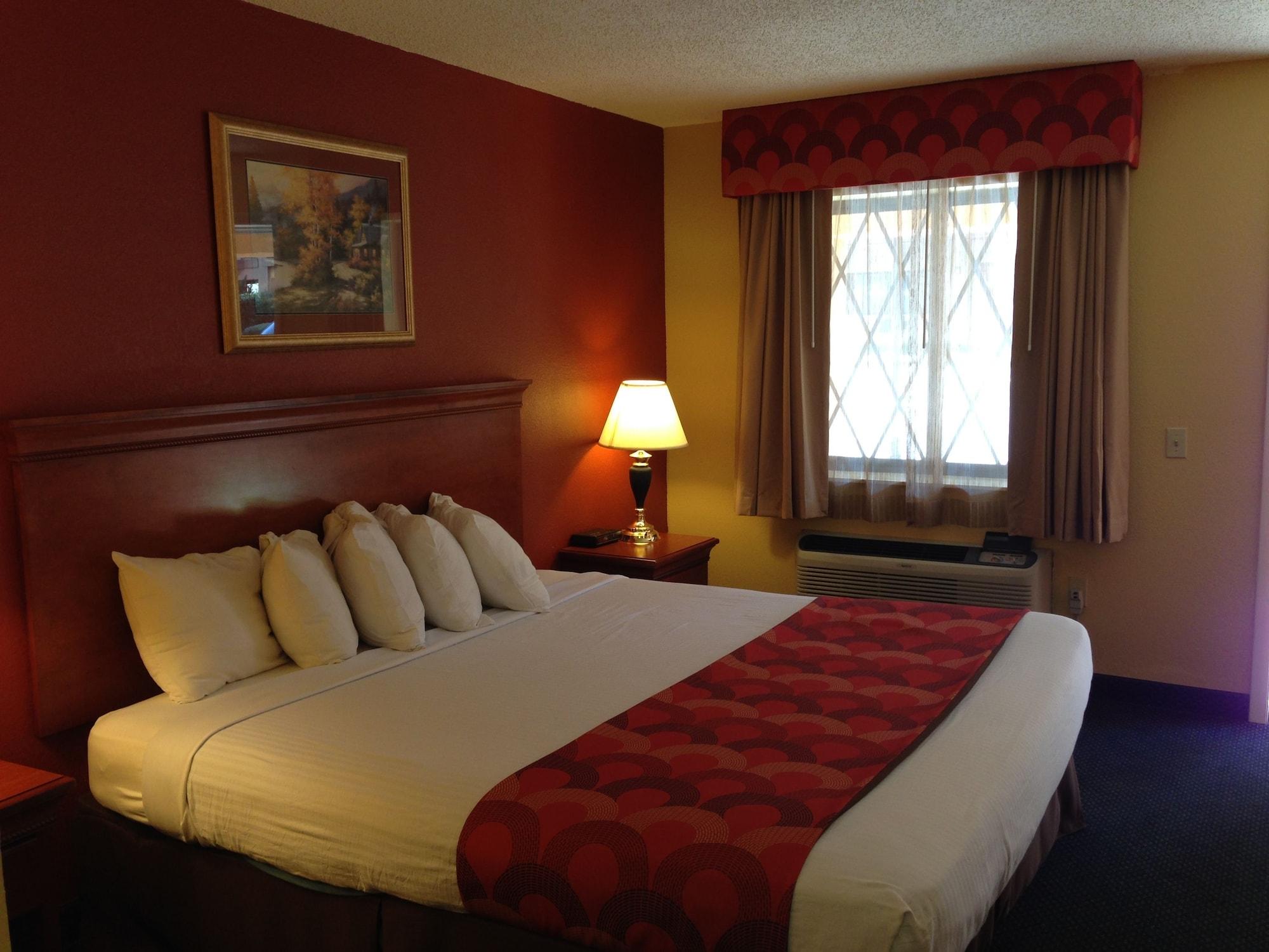 Super 8 By Wyndham Downtown Gatlinburg At Convention Center Hotel Екстериор снимка