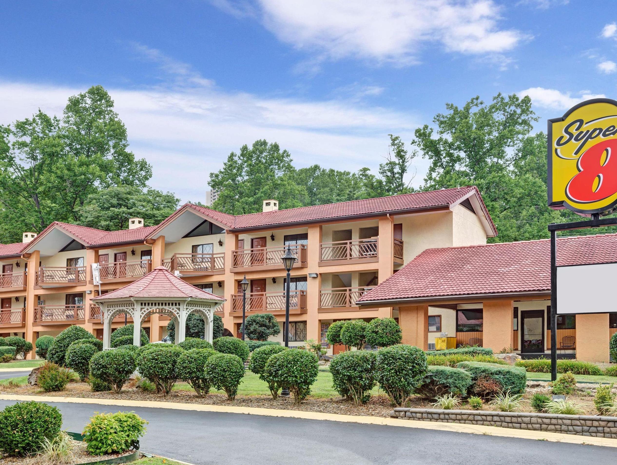 Super 8 By Wyndham Downtown Gatlinburg At Convention Center Hotel Екстериор снимка