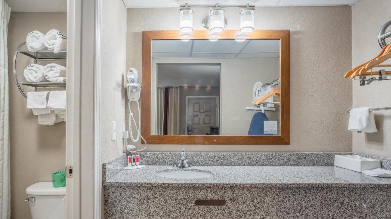 Super 8 By Wyndham Downtown Gatlinburg At Convention Center Hotel Екстериор снимка