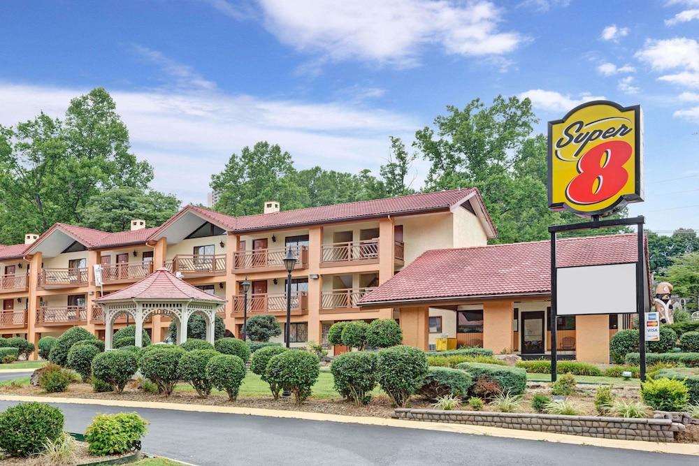 Super 8 By Wyndham Downtown Gatlinburg At Convention Center Hotel Екстериор снимка