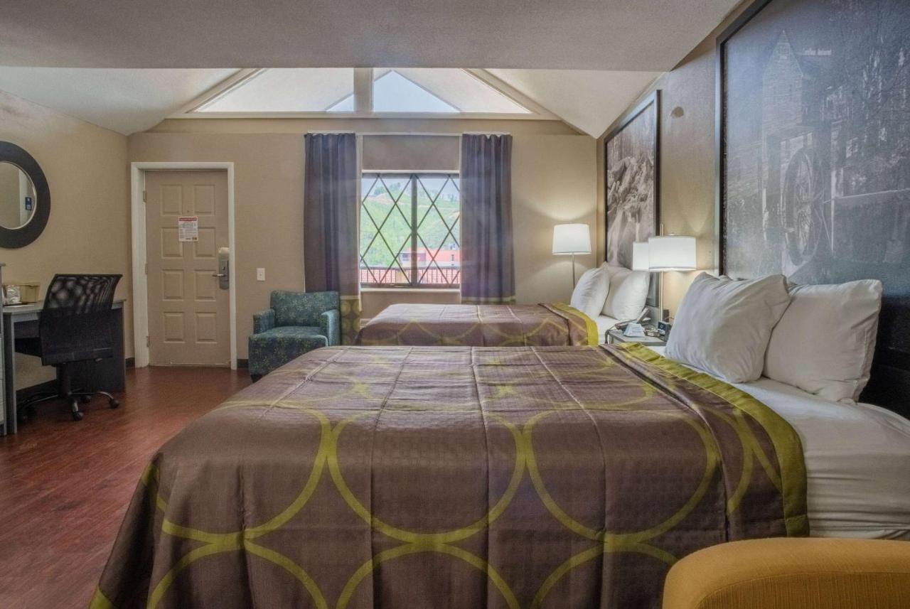 Super 8 By Wyndham Downtown Gatlinburg At Convention Center Hotel Екстериор снимка
