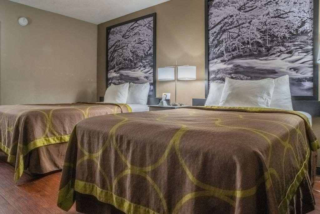 Super 8 By Wyndham Downtown Gatlinburg At Convention Center Hotel Стая снимка