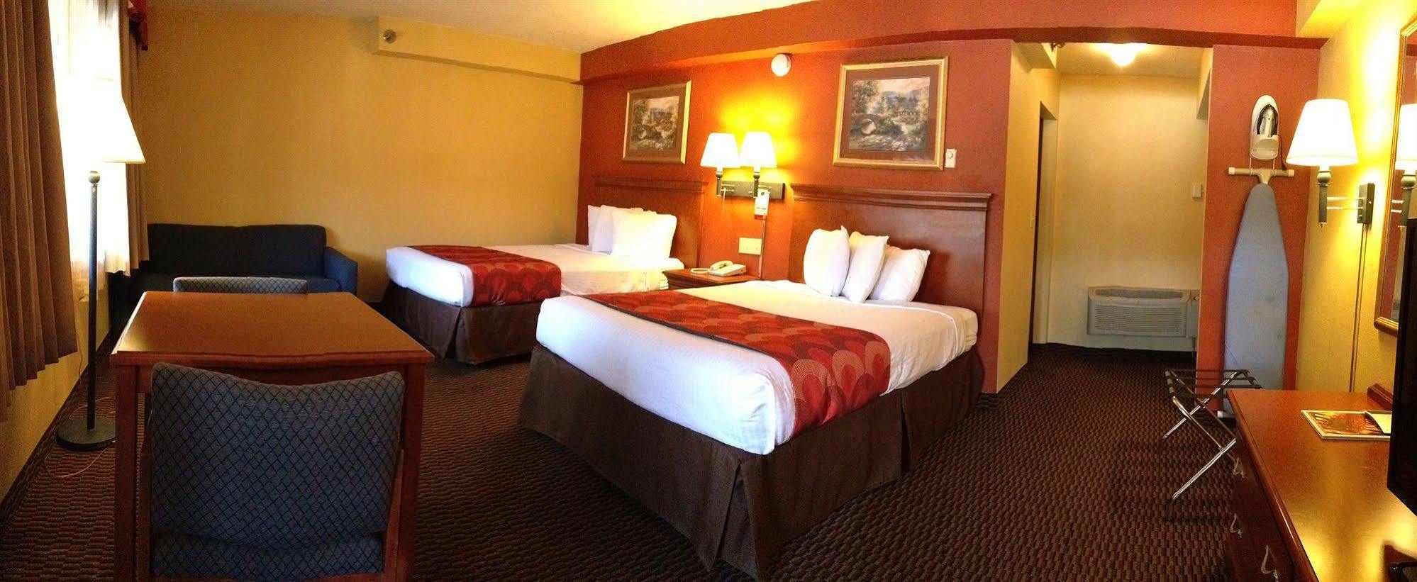 Super 8 By Wyndham Downtown Gatlinburg At Convention Center Hotel Екстериор снимка